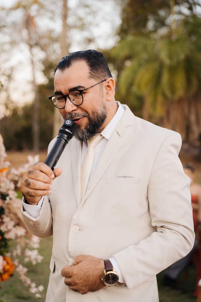 Gerlilton Aguiar em celebração de casamento — foto 8